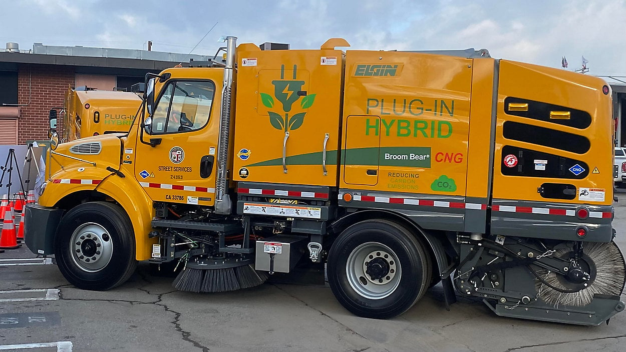 LA Begins Using Nation's First Hybrid-Electric Street Sweepers