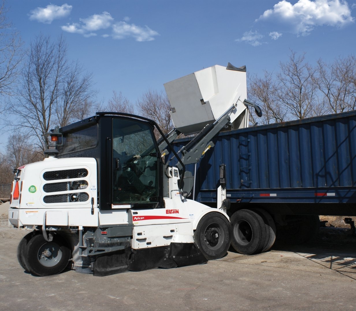 Elgin Waterless Pelican Front Dump